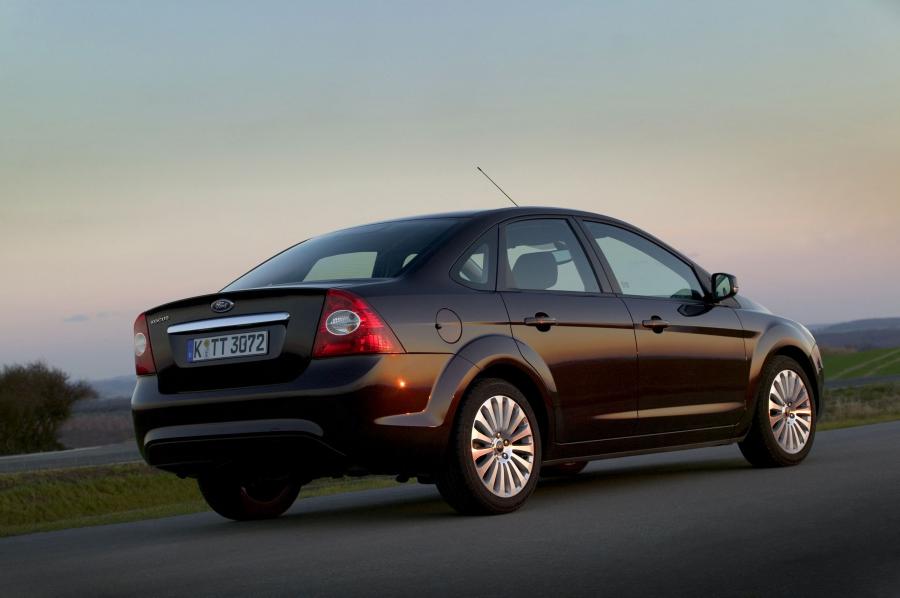  Ford Focus Saloon 2008 года  (фото 9 из 10)